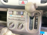 寒い冬も暑い夏も全席に快適な空調を届けてくれる、ダイヤル式エアコンを装備♪