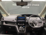 大きなフロントガラスで視界も広く運転しやすいですよ。