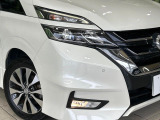 【LEDヘッドライト】悪天候や夜間走行時も良好な視界を確保し安心して運転できる高輝度LEDヘッドライトを装備!点灯速度が早く、消費電力も抑えられています。