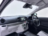 ダイハツのお店では、ダイハツ車を知り尽くしたプロフェッショナルが、専用の診断機器を使って各システムを点検しております。