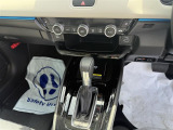 オートエアコン装着車で車内はいつも快適です。