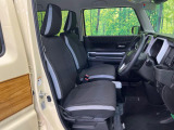 運転席まわりには十分なスペースがあり、大柄な方でもゆったり運転していただける環境です。