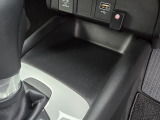 小物収納スペースも確保しており、車内をすっきり保てます。