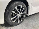 『トヨタ純正アルミホイール装着車になります!』スタイリッシュでとてもかっこいいですね♪