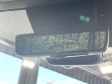 【デジタルインナーミラー】後席の大きな荷物や同乗者で後方が確認しづらい時でも安心!カメラが撮影した車両後方の映像をルームミラー内に表示。クリアな視界で状況の確認が可能です!