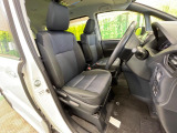 運転席シート廻りは使用感も少なく、良好な状態となっています。丁寧に使われていたことがよくわかりますね。