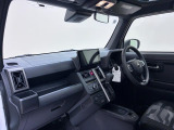 ダイハツのお店では、ダイハツ車を知り尽くしたプロフェッショナルが、専用の診断機器を使って各システムを点検しております。