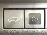 【パワーバックドア】スマートキーや運転席のボタンを押すだけでリアゲートが自動で開閉します!荷物を持っている時や、高い位置にあるバックドアを閉める際に便利な機能です♪