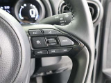 《クルーズコントロール》高速道路でアクセル操作なしでも車が自動でスピードを保ってくれる機能です。操作さえ覚えてしまえば、長距離の高速は楽々走れます!