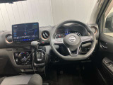 スッキリした運転席まわりでフロントガラスも大きく前方の視界が見やすいので運転しやすいです!