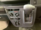 納車前にはプロのメカニックが、各部の点検を行います。ディーラーにしか出来ない品質、そしてサービスできっと満足していただけると思います!