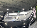 【LEDヘッドライト】悪天候や夜間走行時も良好な視界を確保し安心して運転できる高輝度LEDヘッドライトを装備!点灯速度が早く、消費電力も抑えられています。