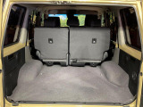 積み下ろしのしやすいデッキにはたっぷりと荷物を積み込んでいただけます。遊びから仕事まで、様々なシーンで頼れます♪
