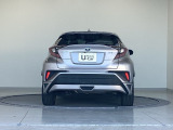 バックカメラが付いているのでバックでの車庫入れも安心です。