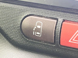 【パワースライドドア】スマートキーや運転席のスイッチでスライドドアの開閉が可能♪電動だから力を入れてドアを開ける必要が無く、小さいお子様でも、重い荷物を持っている時もラクに開け閉めできます♪