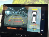 【パノラミックビューモニター】専用のカメラにより、上から見下ろしたような視点で360度クルマの周囲を確認することができます☆死角部分も確認しやすく、狭い場所での切り返しや駐車もスムーズに行えます。