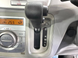 インパネシフトならハンドルからの移動距離が短く操作もスムーズ!また、足元が広くなりすっきりしますので、大柄な方でも快適にお過ごしいただけます。