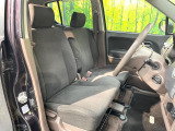 運転席シート廻りは使用感も少なく、良好な状態となっています。前オーナー様が丁寧に使っていたことがよくわかりますね。