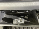 【グローブボックス】大容量のグローブボックスです!!車検証ケース他、日頃使う小物類の収納スペースもたくさんあります!