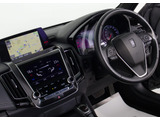 使いやすさや安全性を追求したステアリング周り!高級車ゆえにスイッチ類が多いのも特徴ですね!考え尽くされた配置ですぐに使いこなす事が出来ますのでご安心下さい!是非、体感してみて下さい!!