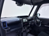 ダイハツのお店では、ダイハツ車を知り尽くしたプロフェッショナルが、専用の診断機器を使って各システムを点検しております。