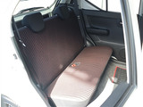 お車選びをお楽しみ頂けるよう、在庫車の展示スペースを十分に確保しております。
