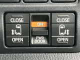 両側パワースライドドアを採用しており、運転席から簡単に開閉操作が可能です。駐車場や狭い場所でも扱いやすく、乗車時・降車時の負担を軽減します。