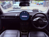 弊社お客様より頂いた下取車やデモカーが在庫の多くを占めています。車の経歴や整備記録が分かり、ご安心してお車をお選び頂ける正規ディーラーならではのラインナップでございます。