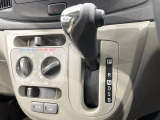 インパネシフトならハンドルからの移動距離が短く操作もスムーズ!また、足元が広くなりすっきりしますので、大柄な方でも快適にお過ごしいただけます。