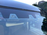 【衝突被害軽減ブレーキ】前方の車両や歩行者を検知し、ブザー音や表示によって警告!衝突の可能性が高まるとブレーキ踏力をアシストしてくれますが、あくまでもサポートですので運転手の判断・操作が大事です☆