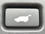 【パワーバックドア】スマートキーや運転席のボタンを押すだけでリアゲートが自動で開閉します!荷物を持っている時や、高い位置にあるバックドアを閉める際に便利な機能です♪