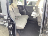自社整備工場で点検整備をおこなってからお渡ししています。車検が残っている場合は『12ヶ月点検整備』を、車検整備付きの場合は『車検整備』をおこないます。整備費用は車両本体価格に含まれています。