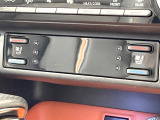 【シートベンチレーション】夏場は涼しい風でお尻や背中の熱やムレを防ぎ、冬はエアコンよりも早く温まってポカポカに!季節を問わず快適に過ごせます。