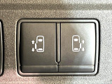 【両側パワースライドドア】スマートキーや運転席のスイッチで後席両側スライドドアの開閉が可能♪電動だから力を入れてドアを開ける必要が無く、小さなお子様でも簡単に開け閉めでき快適です♪