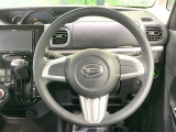 インテリアに合わせたデザインのステアリングは、運転される方のことも考え、運転しやすい形状、大きさです。是非一度、実際に触ってお確かめください。