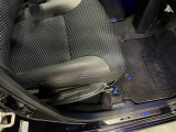 痛みの出やすい運転席シートの角、フロアマット、座面、ともに良好です