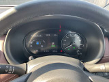 視認性の高いメーターで運転情報を的確に把握できます