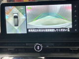 【アラウンドビューモニター】車を上から見下ろしているかのような映像で周囲の状況がひと目で確認、狭い駐車場に駐車するときも安心です♪