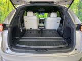 後席を格納すると、これだけの広さが!シーンに合わせたシートアレンジで、大きな荷物も積むことが出来ます♪