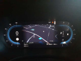 メーター中央にナビゲーションが表示されていており、運転中でも見やすい配置になっております。