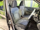 運転席まわりには十分なスペースがあり、大柄な方でもゆったり運転していただける環境です。