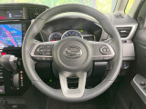 インテリアに合わせたデザインのステアリングは、運転される方のことも考え、運転しやすい形状、大きさです。是非一度、実際に触ってお確かめください。