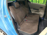コンパクトカーですが、セカンドシートは十分な広さがあり快適にお乗りいただけます♪シートを倒して大きな荷物を積んだりと、用途の幅が広い1台です。