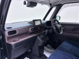 ダイハツのお店では、ダイハツ車を知り尽くしたプロフェッショナルが、専用の診断機器を使って各システムを点検しております。