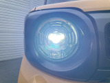 【LEDヘッドライト】悪天候や夜間走行時も良好な視界を確保し安心して運転できる高輝度LEDヘッドライトを装備!点灯速度が早く、消費電力も抑えられています