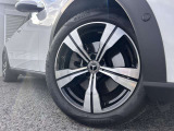 メルセデス・ベンツの定める厳しい基準をクリアしたお車のみをご案内させて頂きます。納車前整備はメーカー規定に基づき最大100項目にも及ぶ点検を熟練のメカニックによって行いご納車させて頂きます。