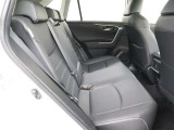 <車内>お友達と一緒に行くお買い物でも、荷室があるので、帰りもゆったり帰れそうですね。お子様と一緒のお出掛けでも役立ちそうです。