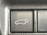 【パワーバックドア】スマートキーや運転席のボタンを押すだけでリアゲートが自動で開閉します!荷物を持っている時や、高い位置にあるバックドアを閉める際に便利な機能です♪