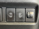 【両側パワースライドドア】スマートキーや運転席のスイッチで後席両側スライドドアの開閉が可能♪電動だから力を入れてドアを開ける必要が無く、小さなお子様でも簡単に開け閉めでき快適です♪