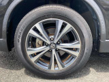 純正のアルミホイールです!お車に合ったデザインのホイールになっています!